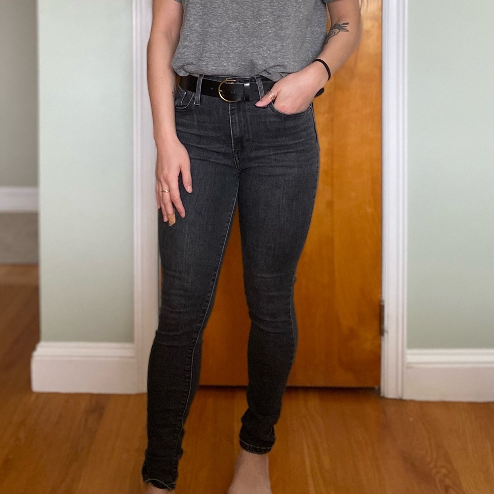 Black High Rise Levi skinny jeans